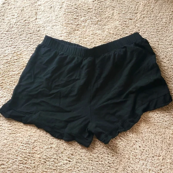 Scalloped Black Shorts - Picture 1 of 7